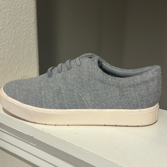 Vince. Women's Charcoal Gray Heaton Faux Lace Up Slip On Sneakers SZ 6.5 - Picture 4 of 9